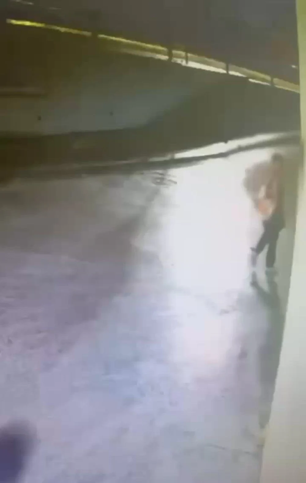 Un bărbat este cercetat sub control judiciar după ce a agresat sexual o femeie, într-un mall