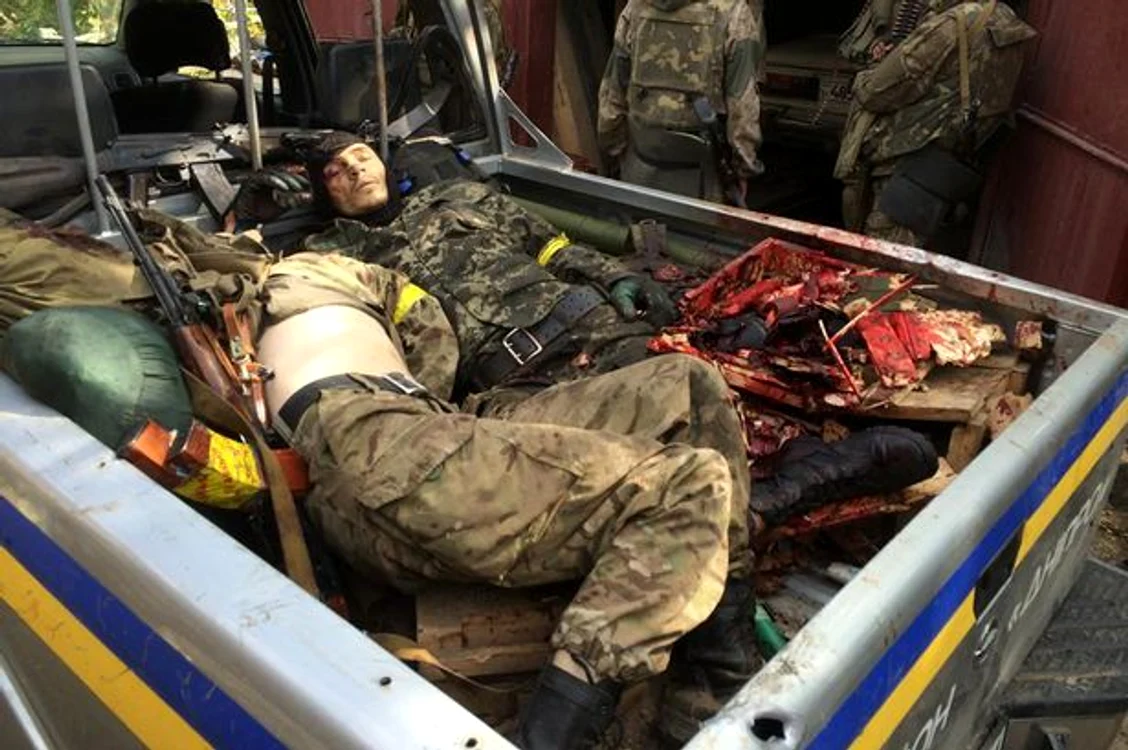 
    Razboiul din estul Ucrainei devine din ce in ce mai sangerosSute de militari ucraineni au fost ucisi de trupele separatiste care nu au mai respectat o intelegere prin care ucrainenii ar fi putut sa se retraga dintr-un orasel asediat  