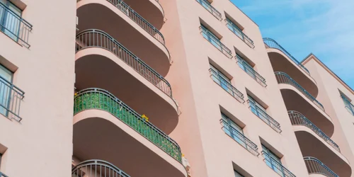 bloc apartamente Foto We Rent jpg