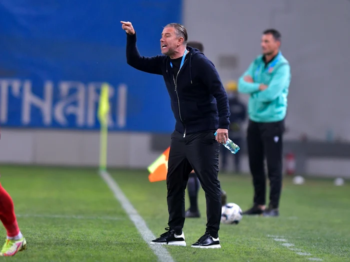 
    Laurențiu Reghecampf nu și-a pierdut optimismul în privința viitorului Universității CraiovaFoto: sportpictures.eu  