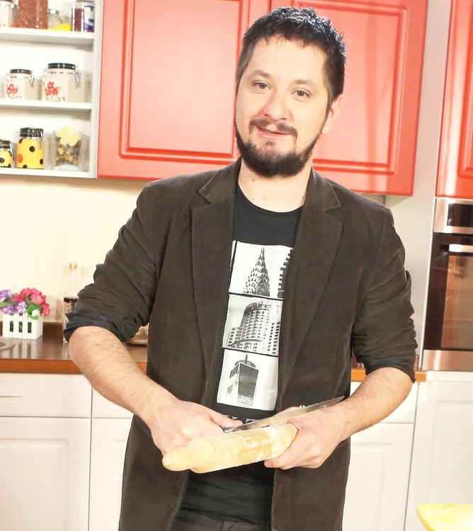 În acest bloc, la etajul 4, actorul a avut un apartament cu două camere