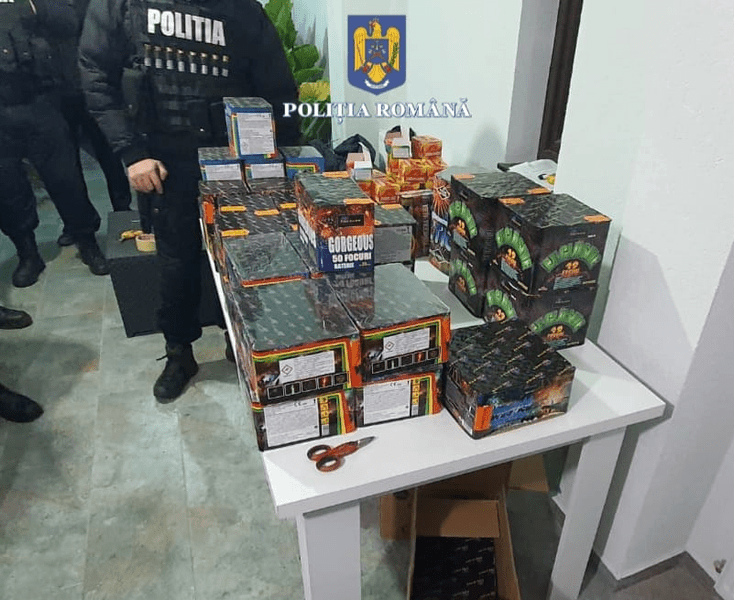 Percheziții: Arsenal de peste 400 de kilograme de articole pirotehnice în locuința unui argeșean