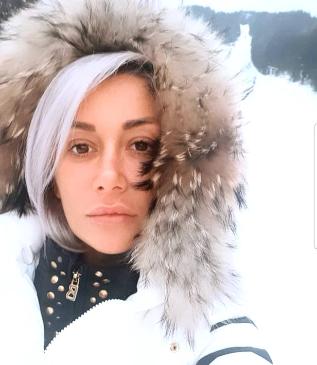 Raluca Tănase, la munte, aşa cum trebuie: fără machiaj pe pârtie