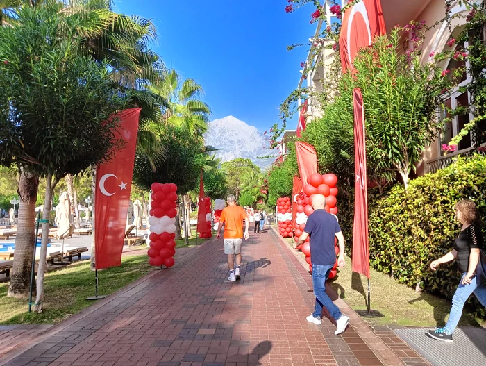 Peste 430.000 de turiști români au zburat în Antalya în 2023 FOTO Mircea Albu