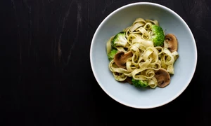 Tagliatelle cu ciuperci Sursa foto shutterstock 1584366358 jpg