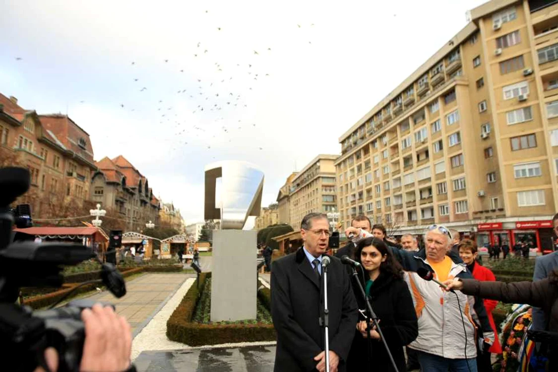 Depunere de coroane cu Mark Gitenstein
