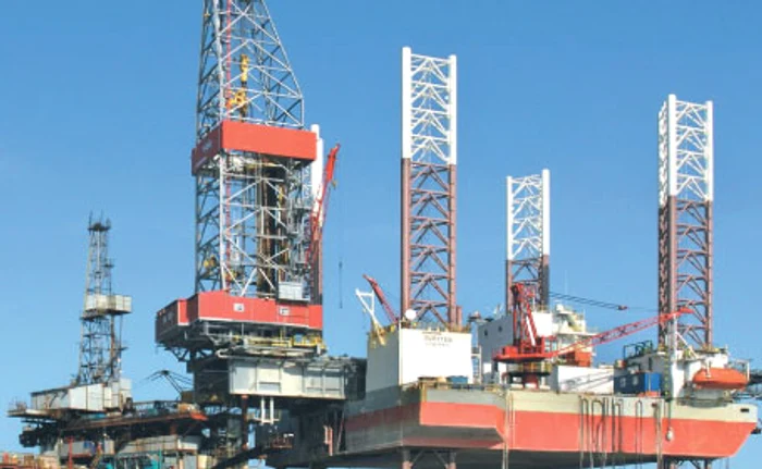 
    În Marea Neagră vor fi instalate mai multe platforme petroliere în anii următori  