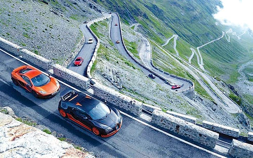 Celebra șosea care traversează Făgărașul a fost testată și lăudată chiar de prezentatorii Top Gear