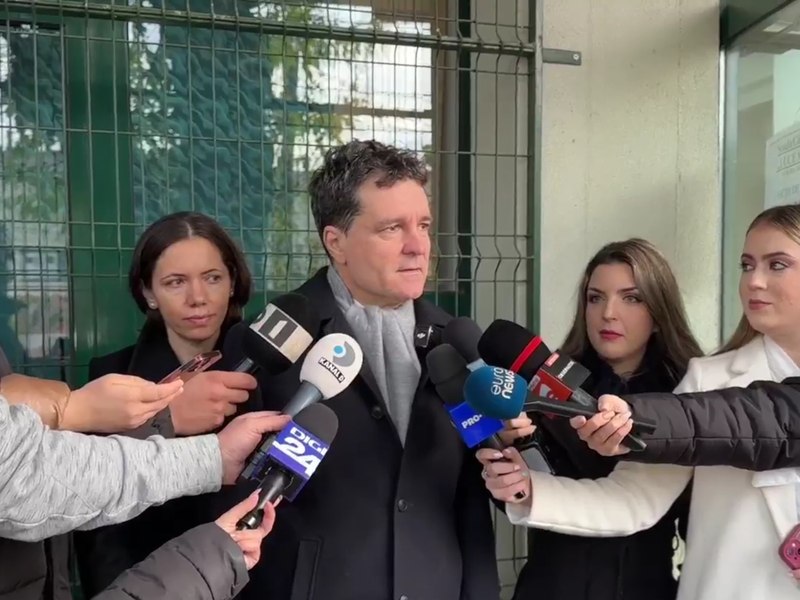  Nicuşor Dan, întrebat dacă soţia l-a încurajat să candideze la Preşedinţie: „A zâmbit, aşa...”