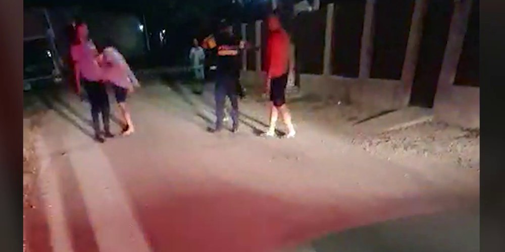 Scandal oprit cu focuri de armă trase de polițiști. Două familii se răfuiau în plină stradă VIDEO