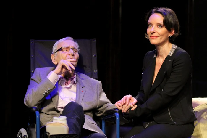 
    Radu Beligan joacă alături de fiica sa, Lamia, în spectacolul „Lecția de violoncel”foto: Teatrul Metropolis  