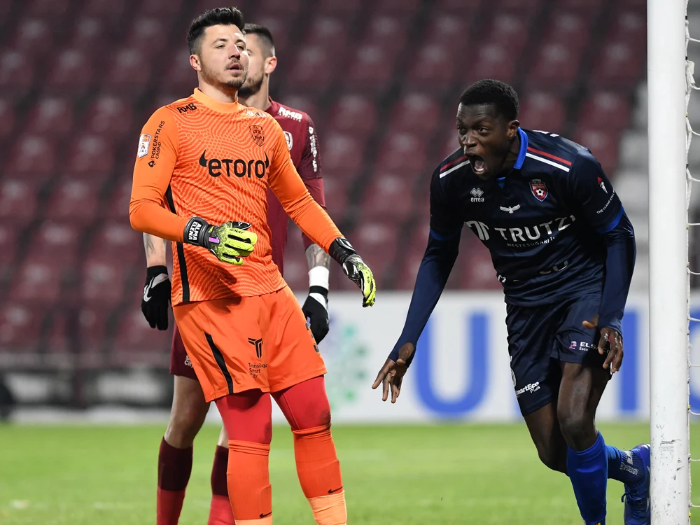 Dawa a egalat cu o lovitură cu capul (Foto: sportpictures.eu)