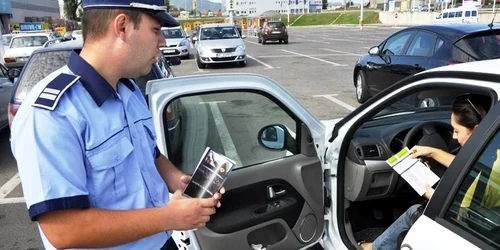 Campania „Nu-ţi lăsa maşina la îndemâna hoţilor!”