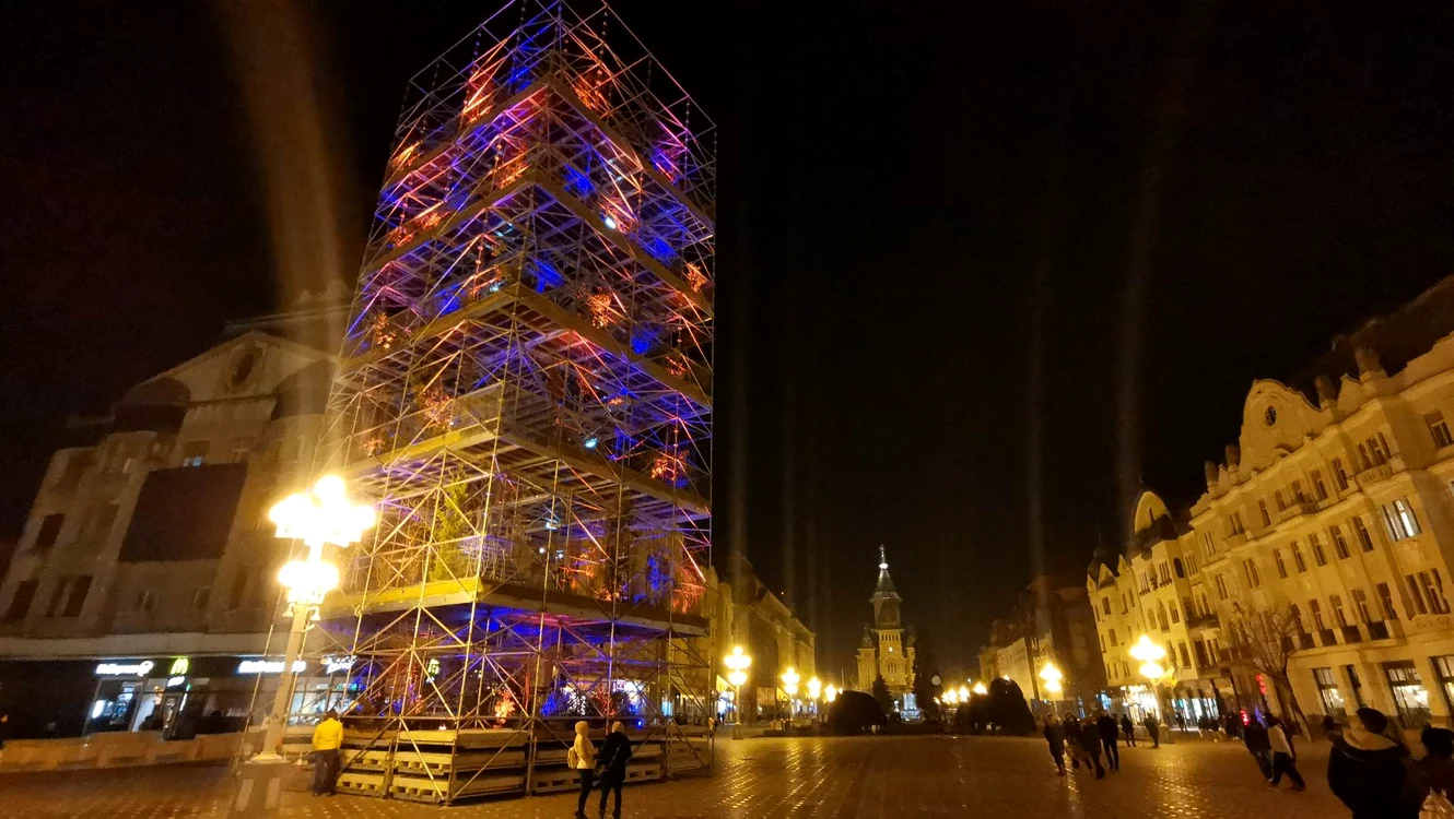 Turnul arată spectaculos seara FOTO Ștefan Both