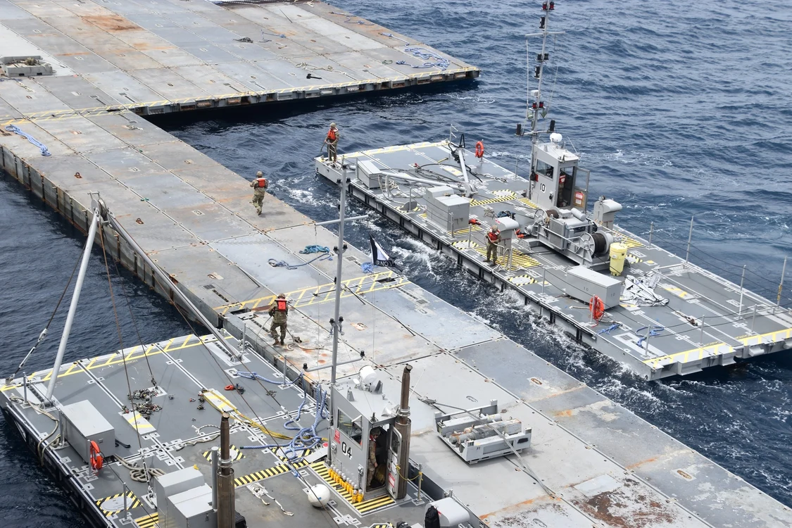 Construcția portului temporar  FOTO: Facebook/CENTCOM (U.S. Central Command)