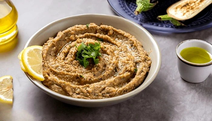 Salata de vinete poate fi complet diferită cu doar câteva ingrediente / foto: IStock