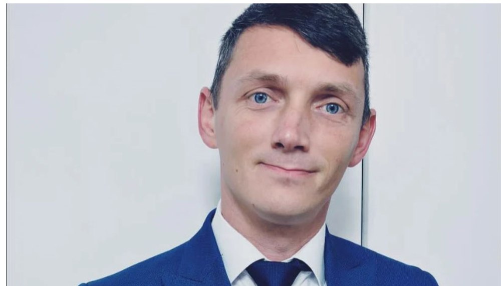 Senatorul POT, cunoscut pentru gafele din CV și dosarele penale, a trecut la PSD. Titus Corlățean: „S-a depășit linia roșie!”