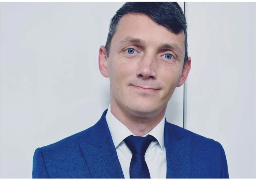 Senatorul POT, cunoscut pentru gafele din CV și dosarele penale, a trecut la PSD. Titus Corlățean: „S-a depășit linia roșie!”