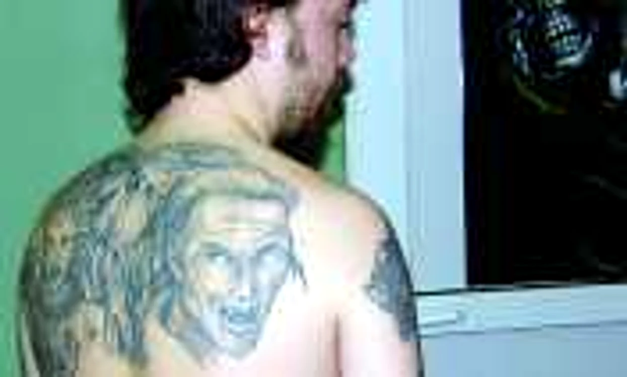 Daniel Berzovan şi-a tatuat personajele preferate pe spate: vampirii Akasha şi Lestat