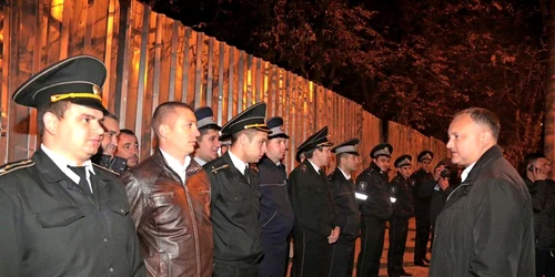Corturile lui Usatii si Dodon pe bulevard