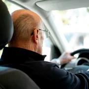 Sofer in varsta, foto shutterstock jpg