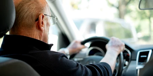 Sofer in varsta, foto shutterstock jpg