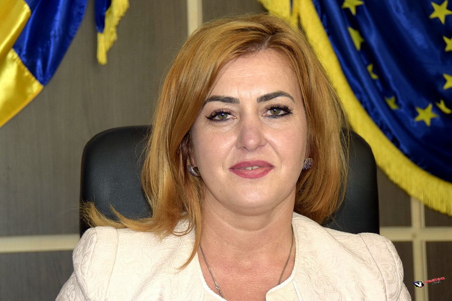 Filmuleţe deocheate, şantaj, mită, delapidare şi grup infracţional la o primărie din Neamţ