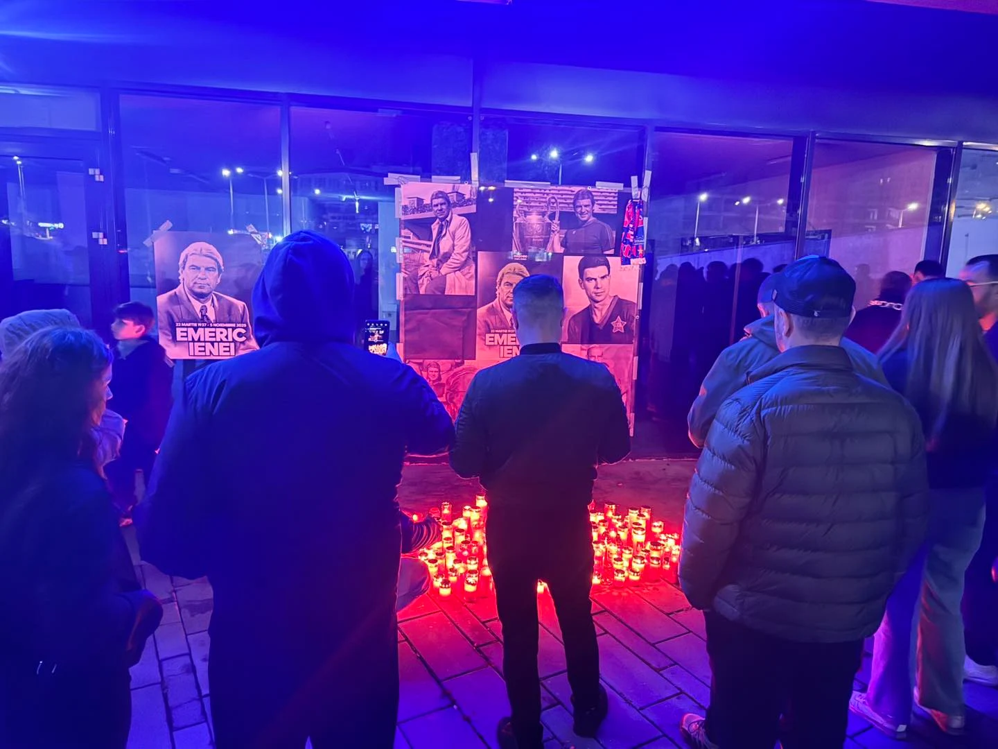 Emeric Ienei, omagiat în Ghencea de către suporterii care susțin clubul de fotbal al Armatei. Replica FCSB