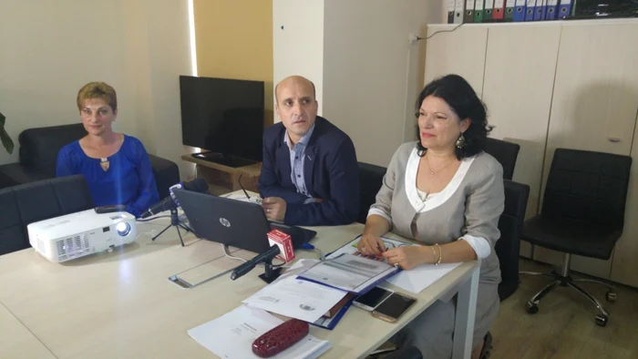 Elevii vor susţine probele de concurs la Colegiul Economic „Ion Ghica” Târgovişte, proba scrisă în data de 3 aprilie, începând cu ora 9:00, iar proba practică, pentru elevii claselor a XI-a şi a XII-a, în data de 5 aprilie, începând cu ora 9:00.