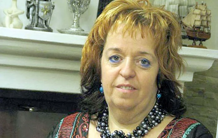 
    Peter Tunde Ilona Csilla a cerut mită elevilor  