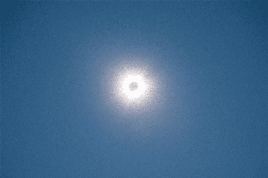 O eclipsă solară totală, vizibilă în nord-vestul Australiei
