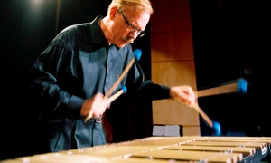 "Creaţia este o parte a descoperirii, şi nu invers"   interviu cu Gary BURTON jpeg