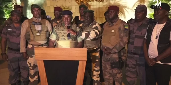 militari Gabon anuntand preluarea puterii puci 30 august 2023 foto AFP jpg