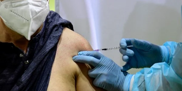 vaccinare astrazeneca foto TOBIAS SCHWARZ / AFP / POOL