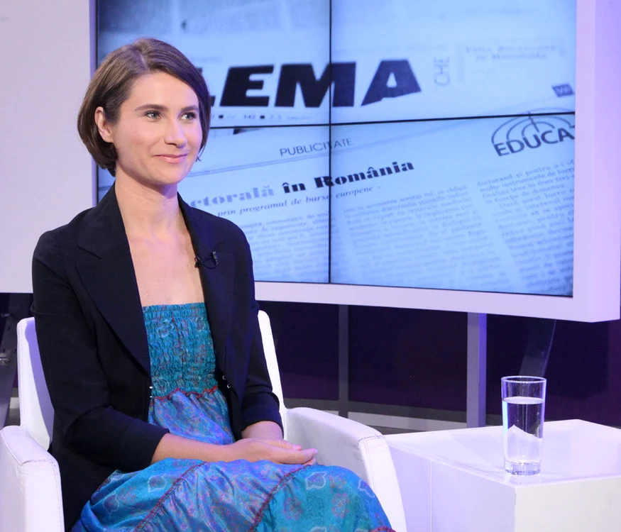 „Îmi place să trăiesc emoţiile altor oameni“ – dialog cu Cristina FLUTUR jpeg