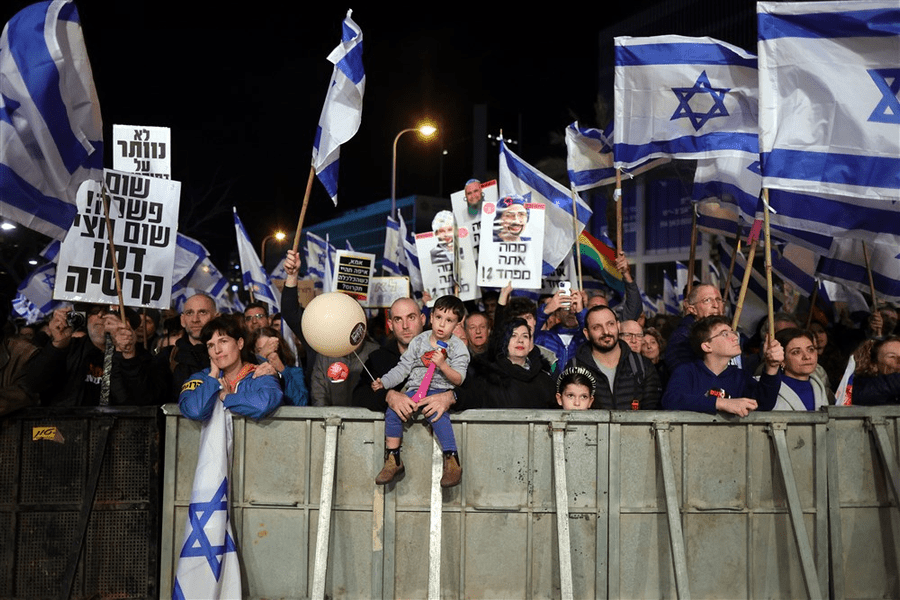 Proteste în Israel. Zecii de mii de persoane au contestat în stradă reformele justiției pregătite de Netanyahu