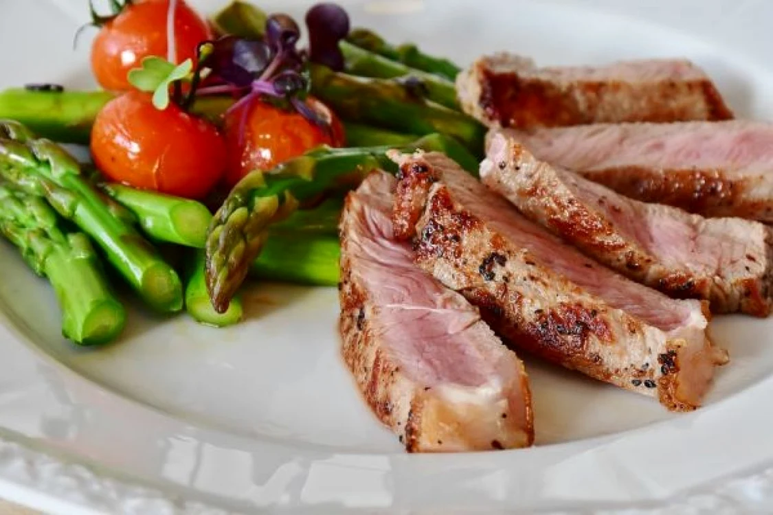 Diabeticii nu pot mânca orice şi oricât FOTO: arhiva