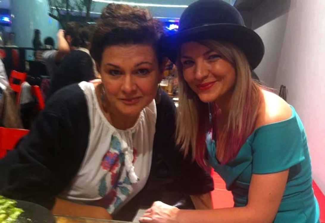 
    Maria Buză, alături de nepoata Alexandra Foto: Gheorghe Chelu  