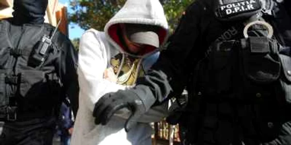 Tânărul a fost dus în arestul Poliţiei Braşov Foto: arhivă