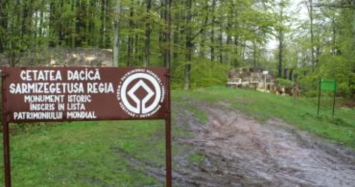 Hunedoara: O reclamă la bere în incinta sacră a Sarmizegetusa Regia inflamează spiritele