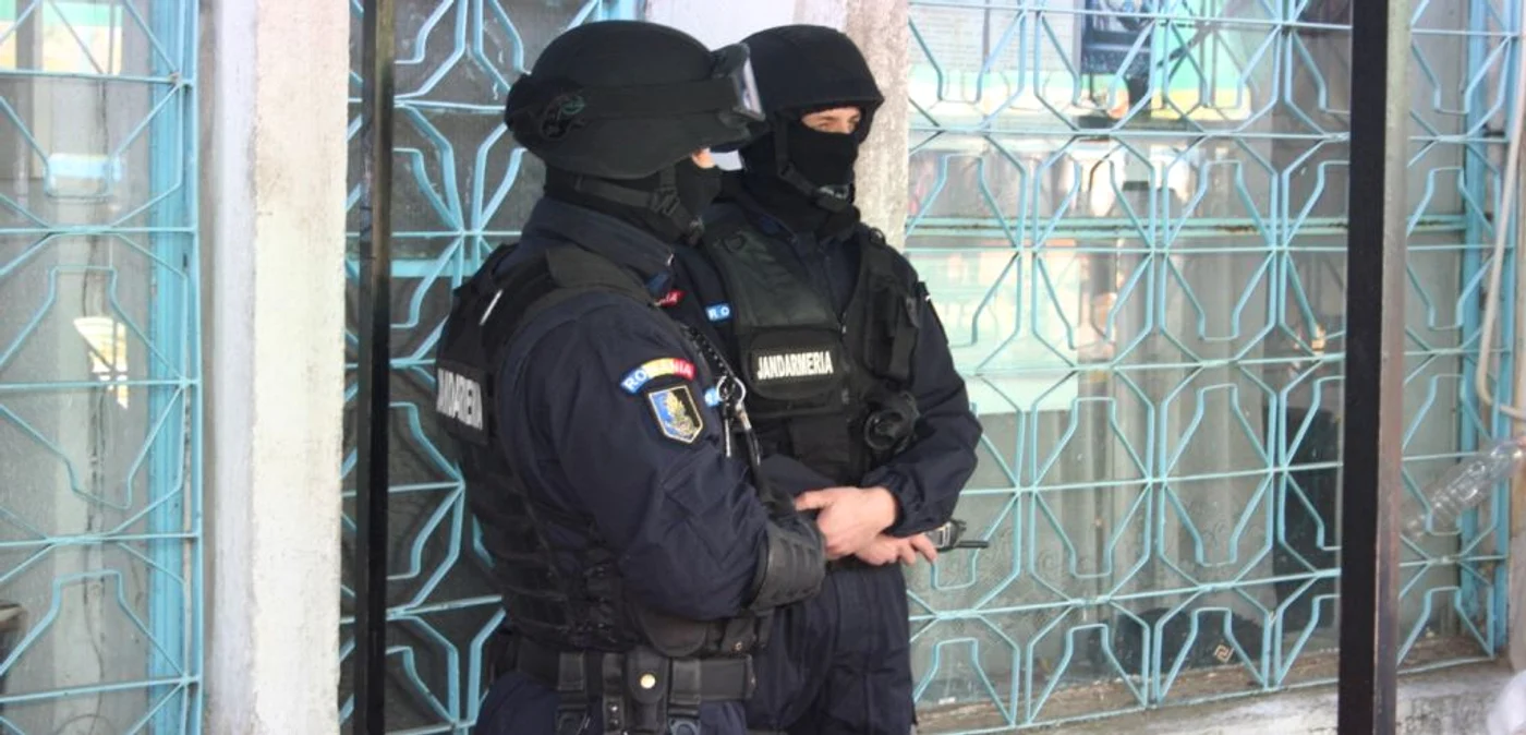 Percheziţiile se desfăşoară într-un dosar instrumentat la Caracal. Foto: arhiva Adevărul