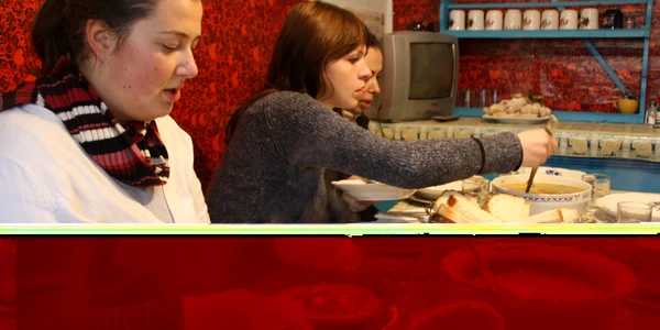Turiştii sunt aşteptaţi cu bunătăţi 