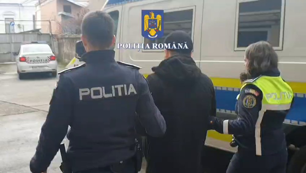 Ușa primăriei, incendiată de un bărbat supărat că nu primește ajutor social. Primar: „Putea fi totul scrum. Trebuie închis, că e periculos“