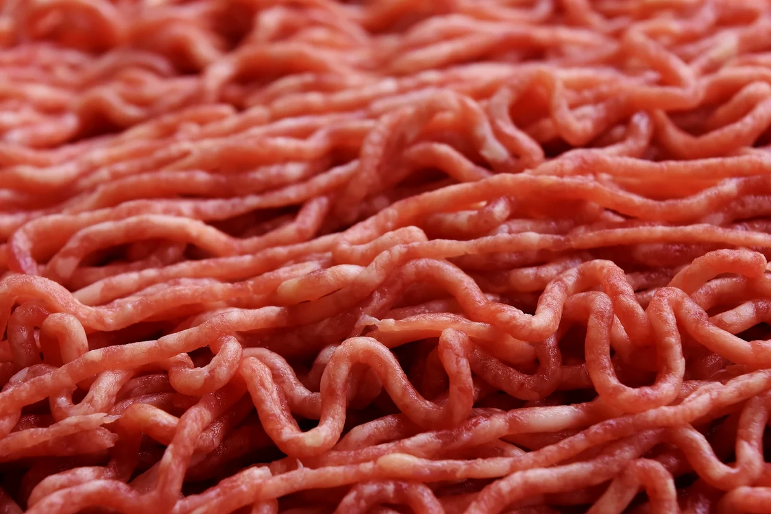 Carnea avea bucăți de plastic în ea / foto: Pixabay