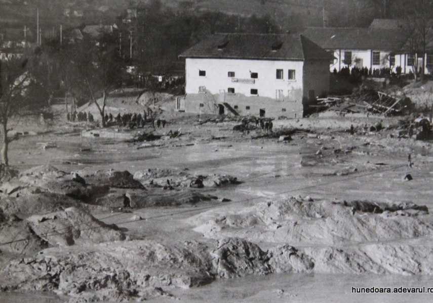Dezastrele care au lovit România epocii Ceaușescu. Cum au ajuns mii de români victime ale catastrofelor neprevăzute