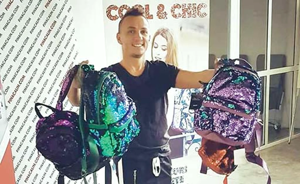 
    Mihai a pregătit  premii pentru cei mici  