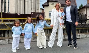  Laura Cosoi a votat însoțită fiind de soțul ei, omul de afaceri Cosmin Curticăpean, dar și de cele 4 fetițe ale lor
