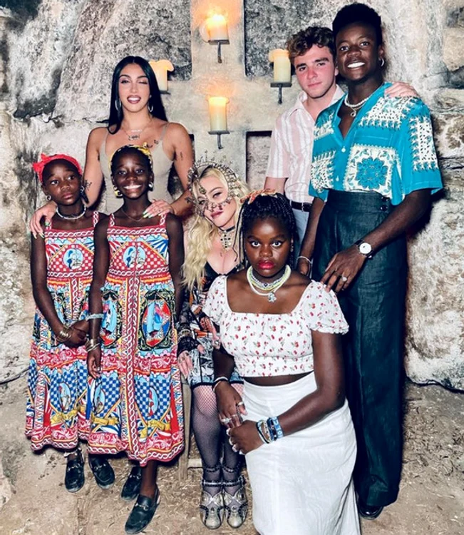 Madonna și cei șase copii ai eiFoto: Instagram