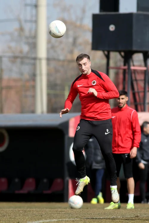 Daniel Popa a preluat numărul vârfului clasic   FOTO Facebook Genclerbirligi