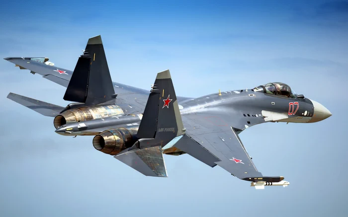 Avion SU-35 FOTO SHUTTERSTOCK